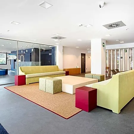 Residencia Universitaria Micampus La Gruta * Οβιέδο